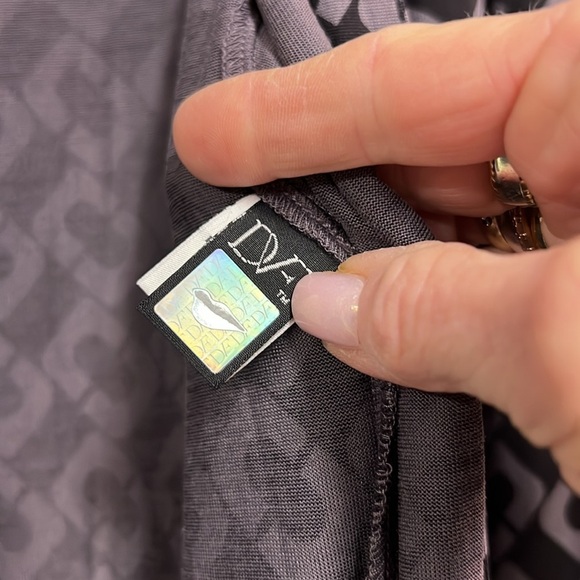 DVF | Diane Von Furstenberg Gray and Black Link Print Silk Knit Wrap Dress 6 - Picture 9 of 12